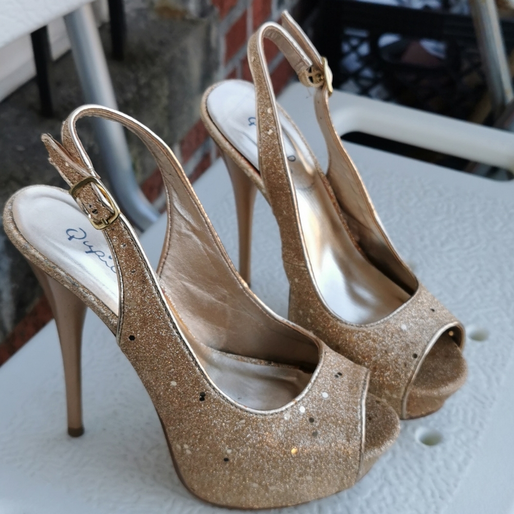 Qupid | Glittery Gold Peep Toe Heels